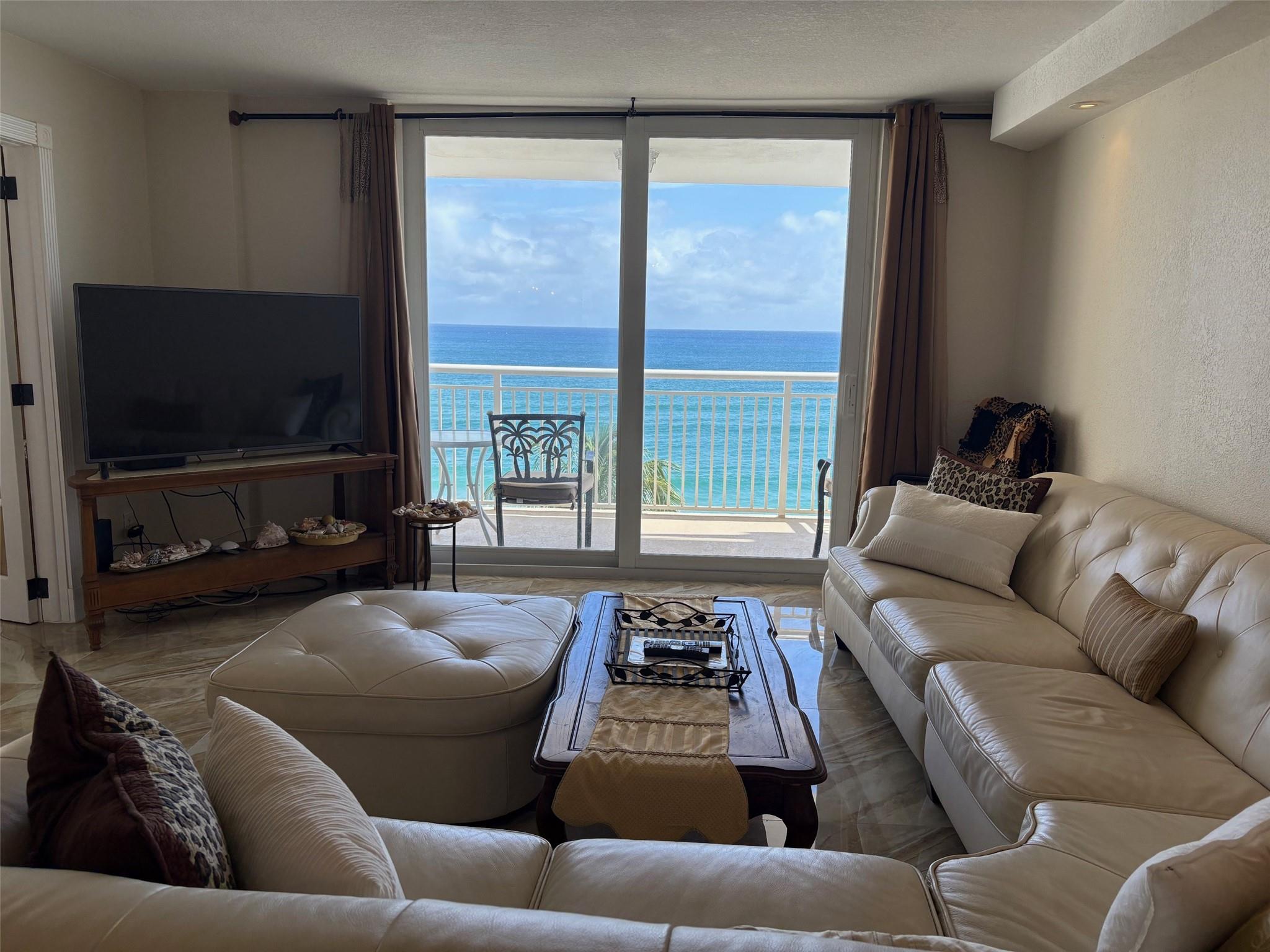 Hillsboro Le Baron Condo - Residential Lease