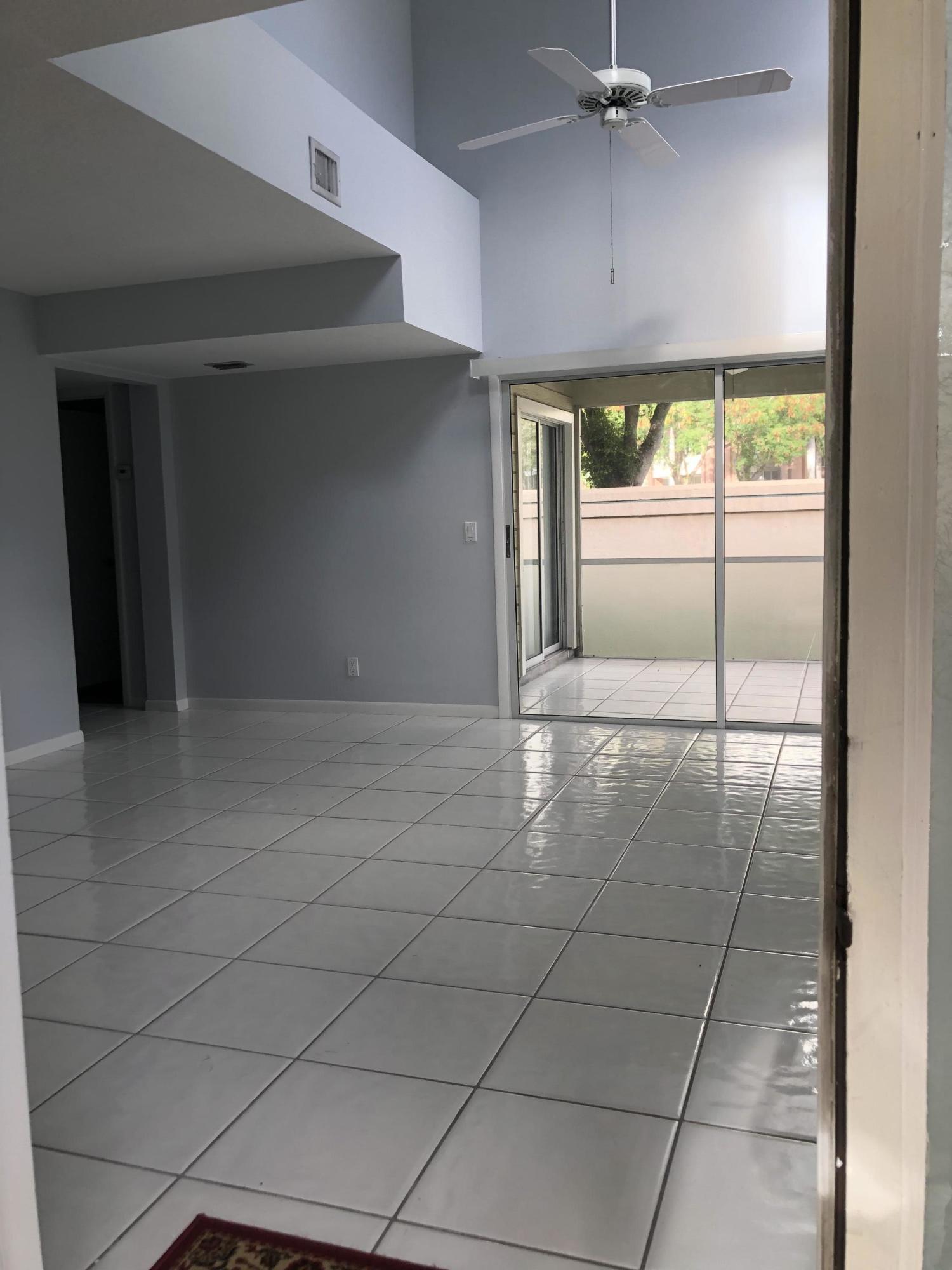 CARRIAGE HOUSES I CONDO - Residential Lease