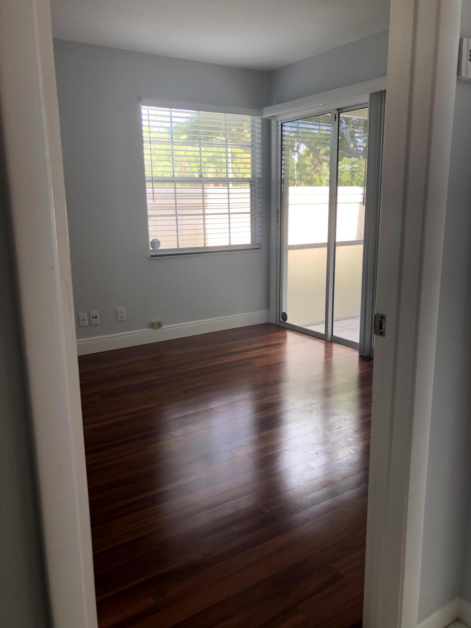 CARRIAGE HOUSES I CONDO - Residential Lease