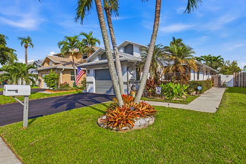 Tiny photo for 501 Lakeside Circle, Sunrise, FL 33326 (MLS # B26086187)
