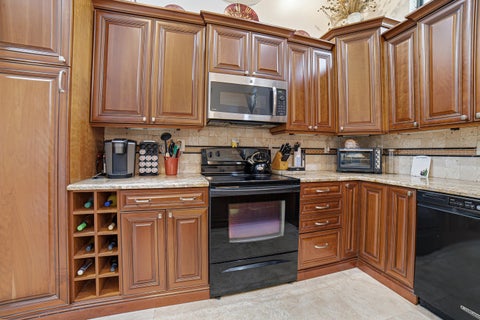 Tiny photo for 501 Lakeside Circle, Sunrise, FL 33326 (MLS # B26086187)