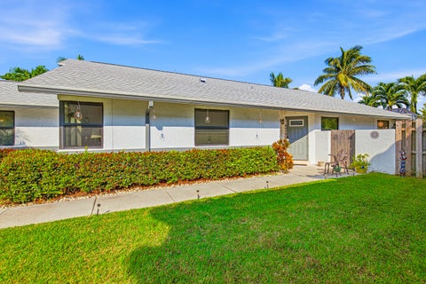 Tiny photo for 501 Lakeside Circle, Sunrise, FL 33326 (MLS # B26086187)