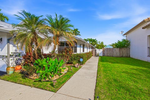 Tiny photo for 501 Lakeside Circle, Sunrise, FL 33326 (MLS # B26086187)