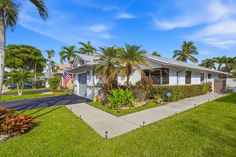 Tiny photo for 501 Lakeside Circle, Sunrise, FL 33326 (MLS # B26086187)