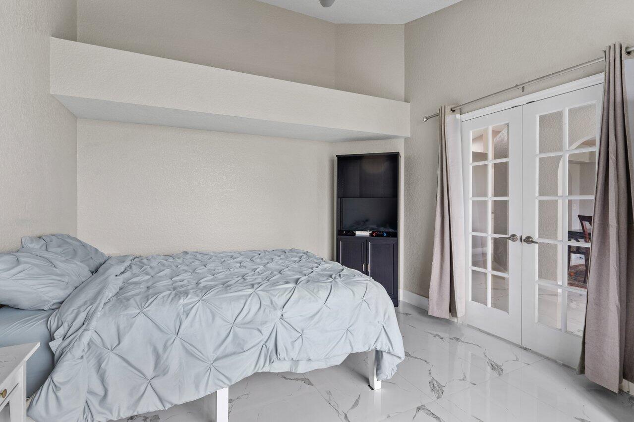 GREENVIEW SHORES 1 OF WELLINGTON - Residential Lease
