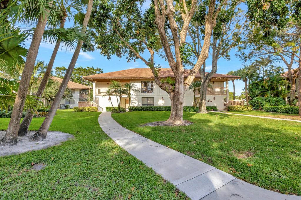 Photo of 498 Brackenwood Lane S, Palm Beach Gardens, FL 33418 (MLS # R10943243)