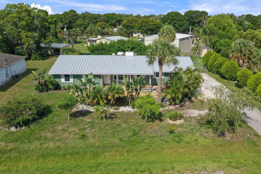 Photo of 4903 Sunset Boulevard, Fort Pierce, FL 34982 (MLS # R11099872)