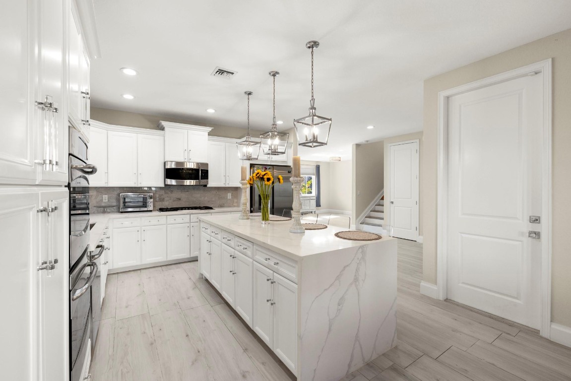 112 NW Gardener Street