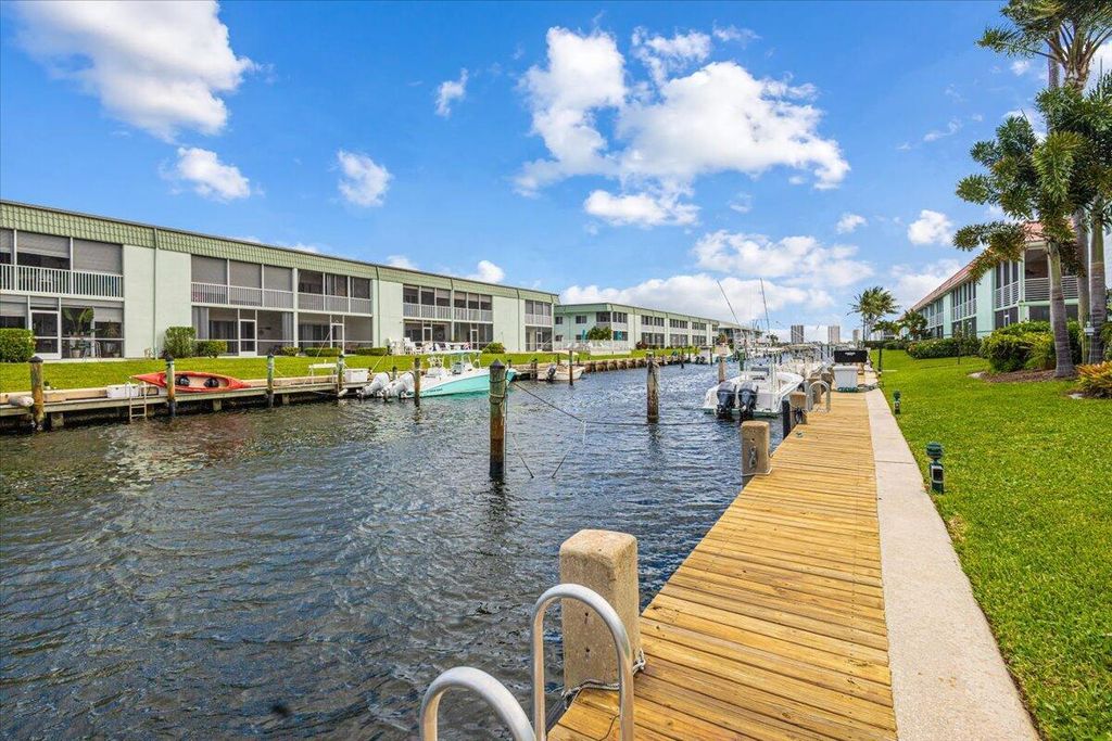 Photo of 118 Castlewood Drive #122, North Palm Beach, FL 33408 (MLS # R10931617)