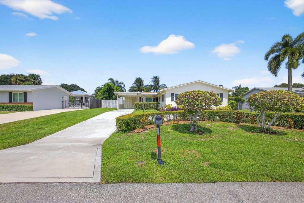 Photo of 4359 Gardenia Drive, Palm Beach Gardens, FL 33410 (MLS # R11125321)