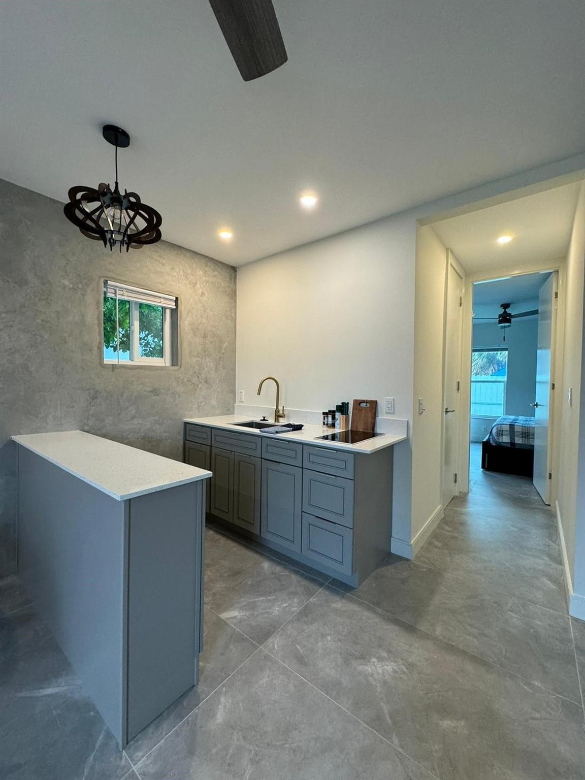 415-417 E Oakland Park Blvd