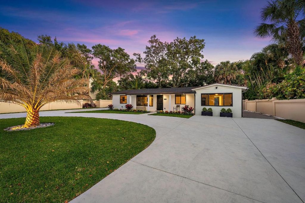 Photo of 2312 Idlewild Road, Palm Beach Gardens, FL 33410 (MLS # R11073907)