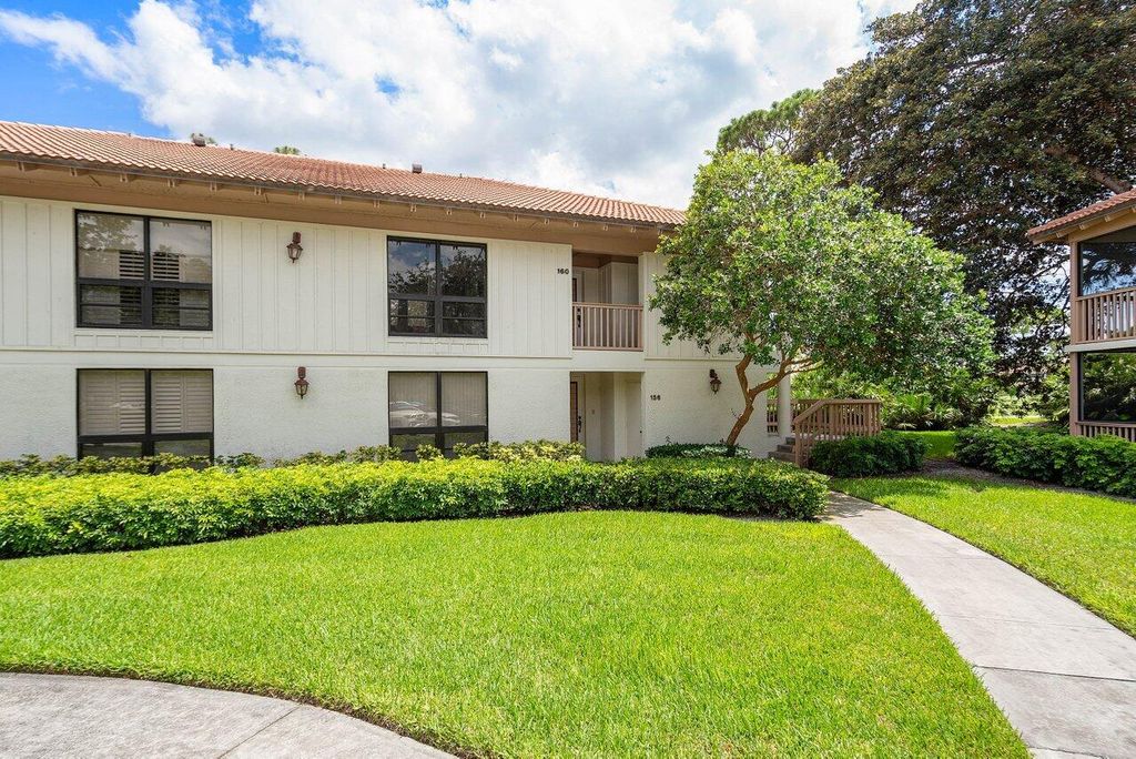 Photo of 160 Brackenwood Road, Palm Beach Gardens, FL 33418 (MLS # R10900989)