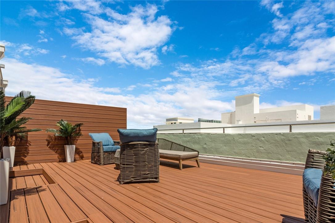 THE DRAKE CONDOMINIUM - Residential Lease