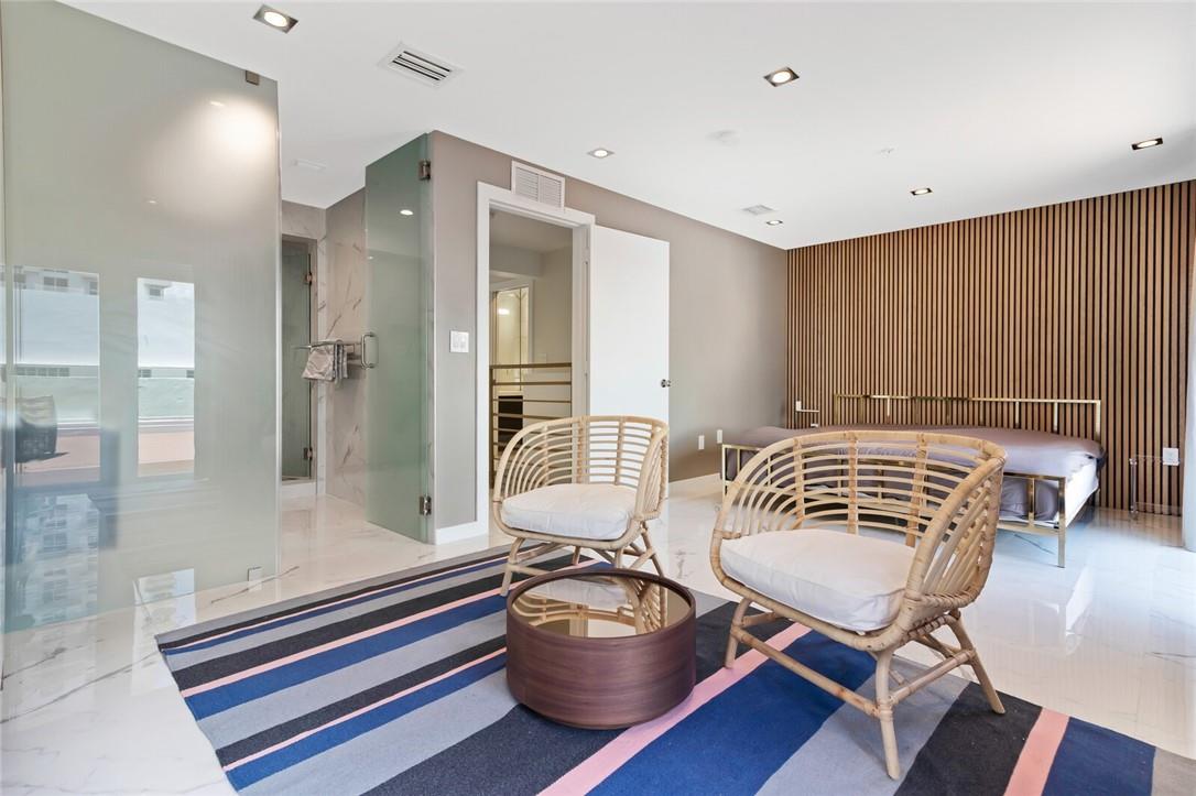 THE DRAKE CONDOMINIUM - Residential Lease