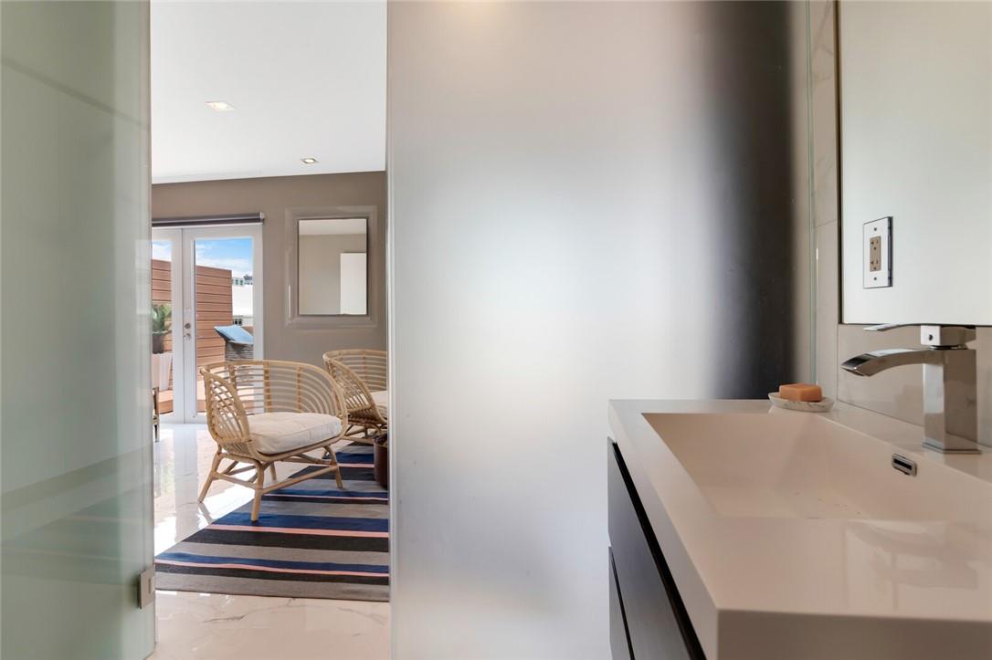 THE DRAKE CONDOMINIUM - Residential Lease