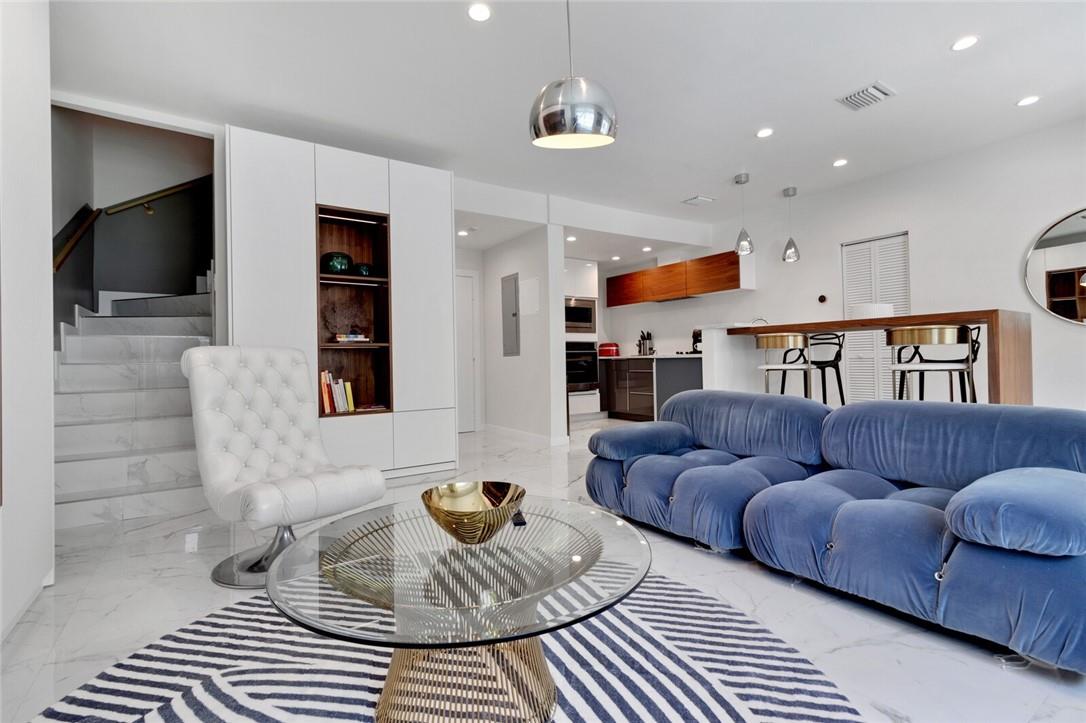 THE DRAKE CONDOMINIUM - Residential Lease
