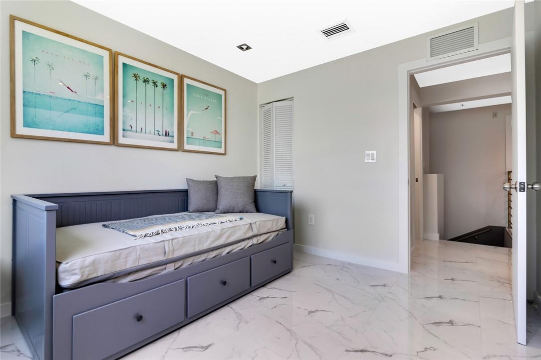 THE DRAKE CONDOMINIUM - Residential Lease