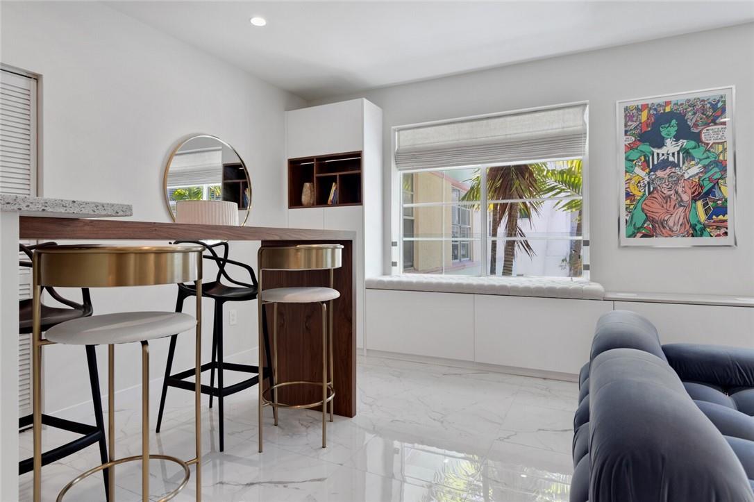 THE DRAKE CONDOMINIUM - Residential Lease