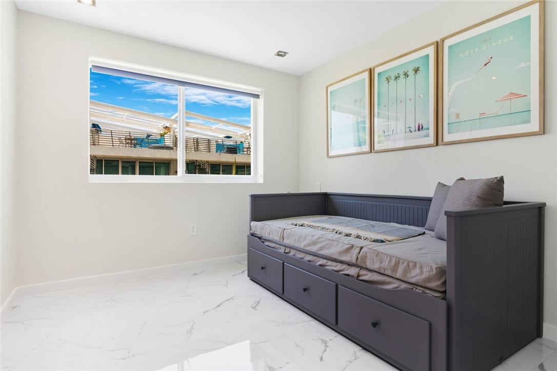 THE DRAKE CONDOMINIUM - Residential Lease