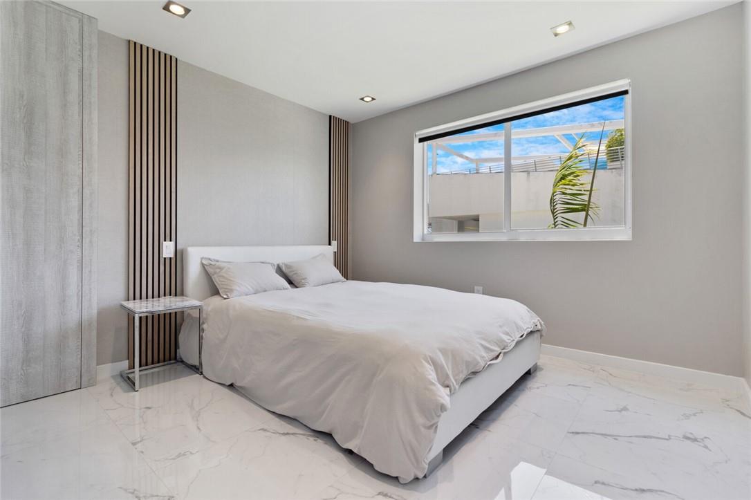 THE DRAKE CONDOMINIUM - Residential Lease
