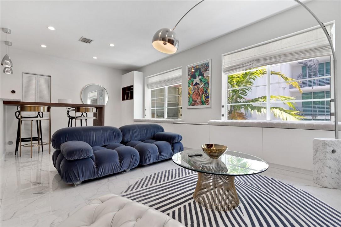 THE DRAKE CONDOMINIUM - Residential Lease