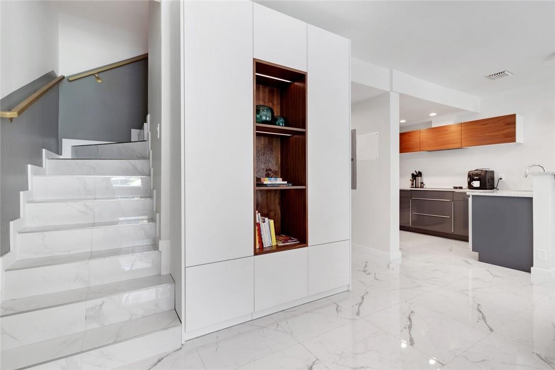 THE DRAKE CONDOMINIUM - Residential Lease