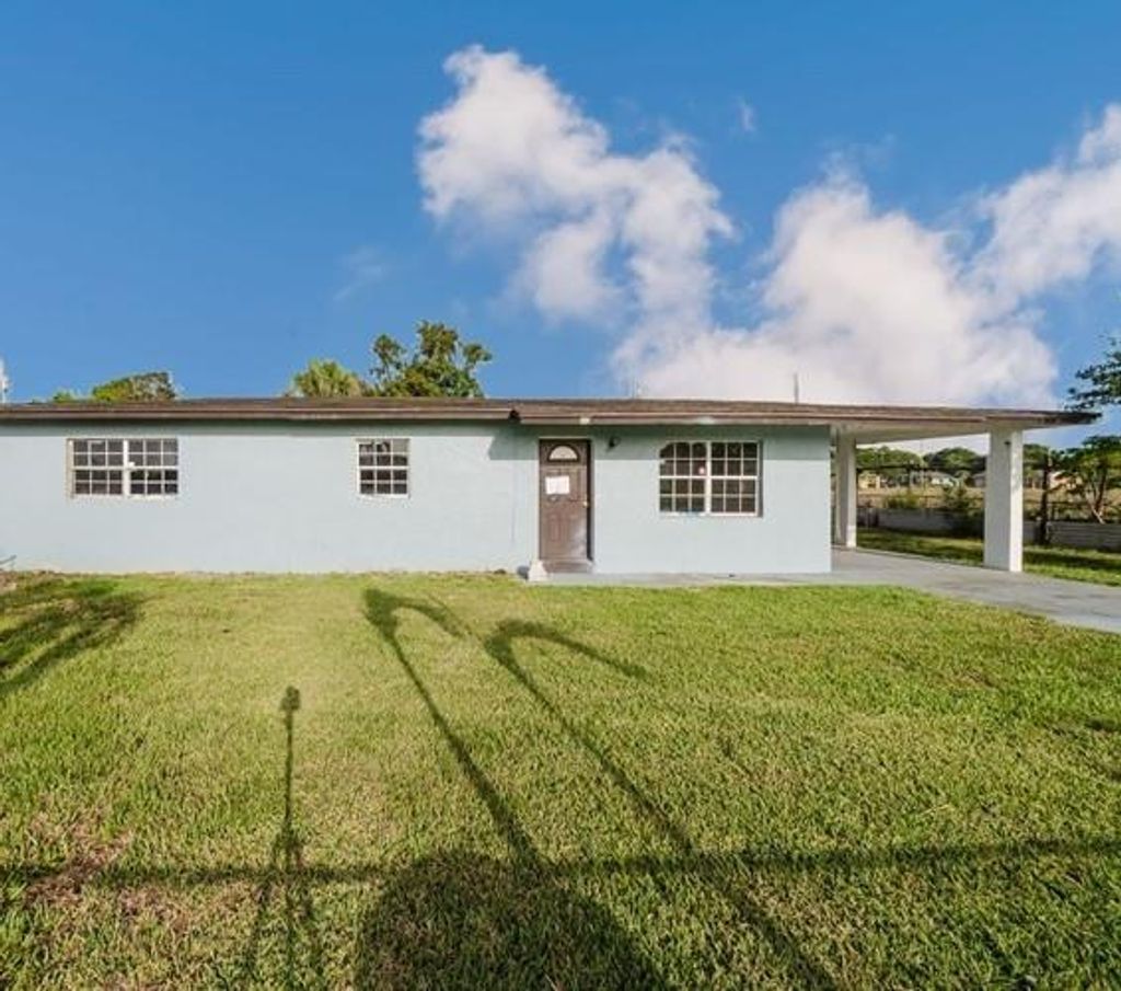 Photo of 117 Academy Drive, Fort Pierce, FL 34946 (MLS # F10493379)