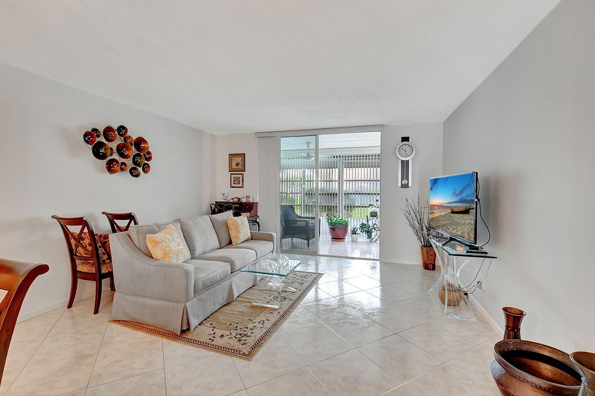 14773 Cumberland Drive 102 D, Delray Beach, FL, 33446/$145,000 4 14773 Cumberland Drive 102 D