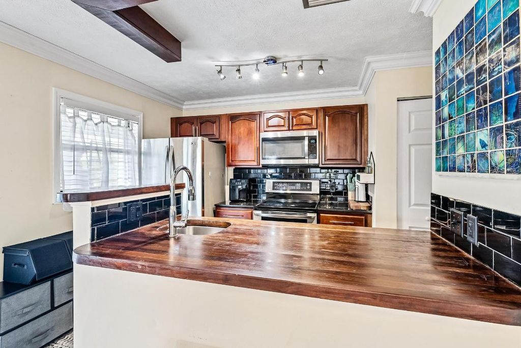 Photo of 6535 SE Federal Highway #204, Stuart, FL 34997 (MLS # R10961438)