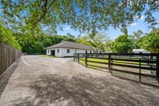 708 Rambling Drive Circle ~ Barn & Apartment