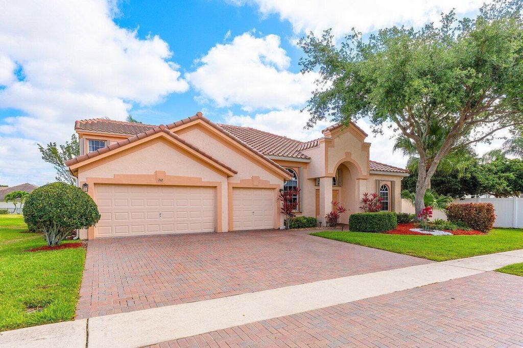 Photo of 7165 Brunswick Circle, Boynton Beach, FL 33472 (MLS # R11087504)