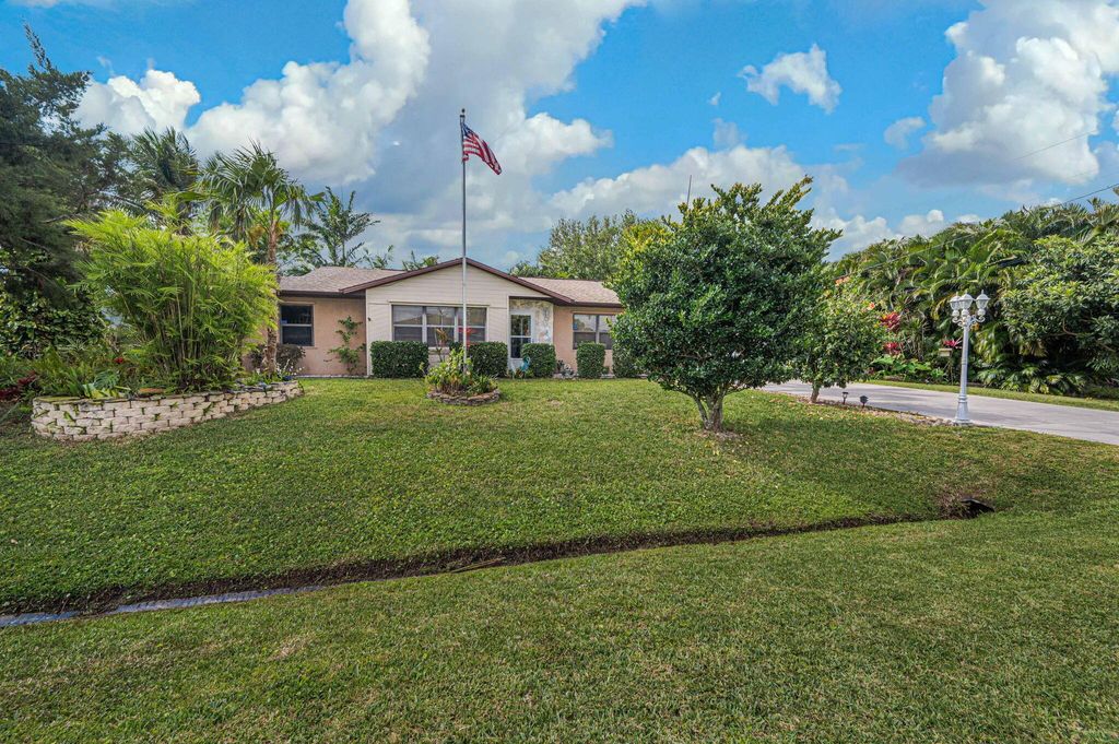 Photo of 1318 SW Colorado Avenue, Port Saint Lucie, FL 34953 (MLS # R11134035)