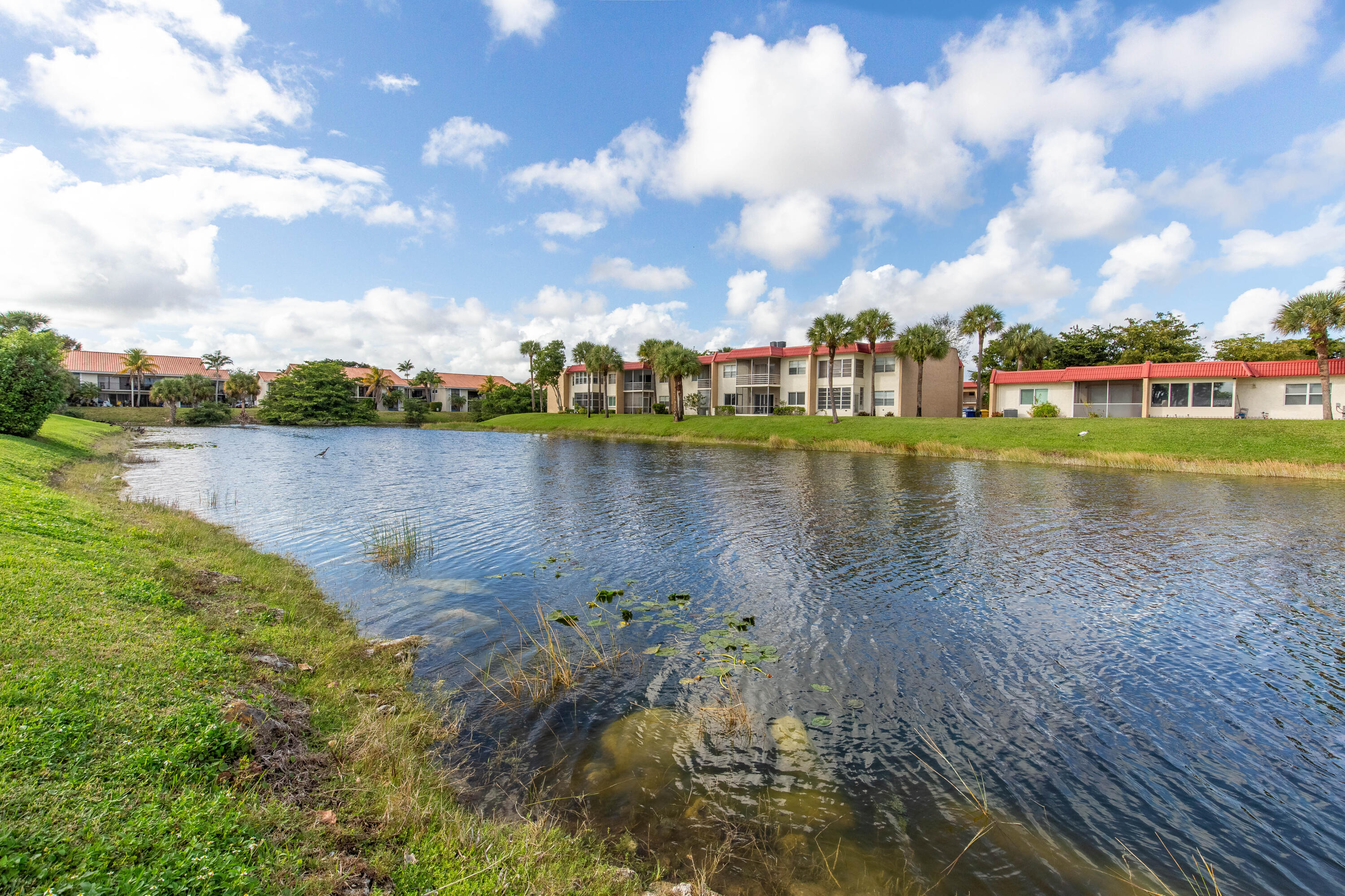 GOLDEN LAKES VILLAGE COND - Residential