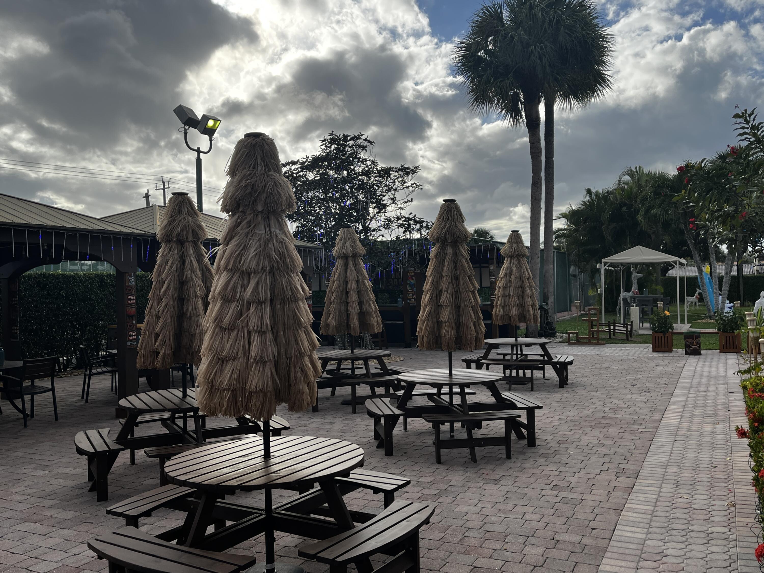 GOLDEN LAKES VILLAGE COND - Residential