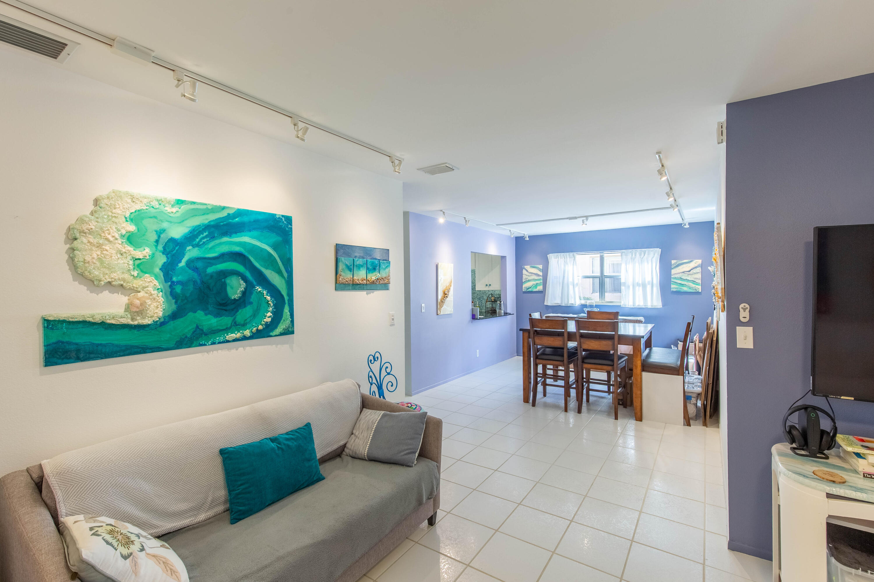 GOLDEN LAKES VILLAGE COND - Residential