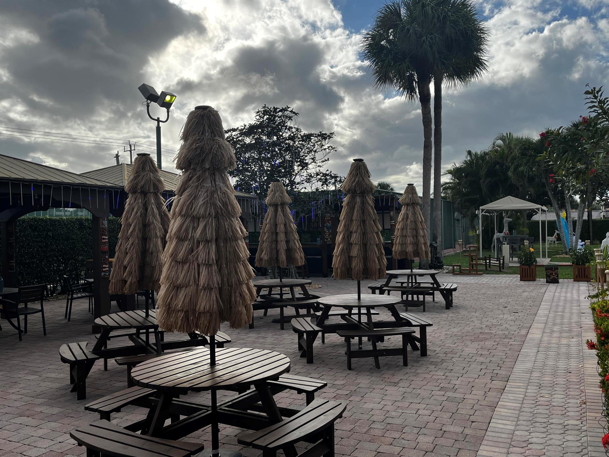 GOLDEN LAKES VILLAGE COND - Residential