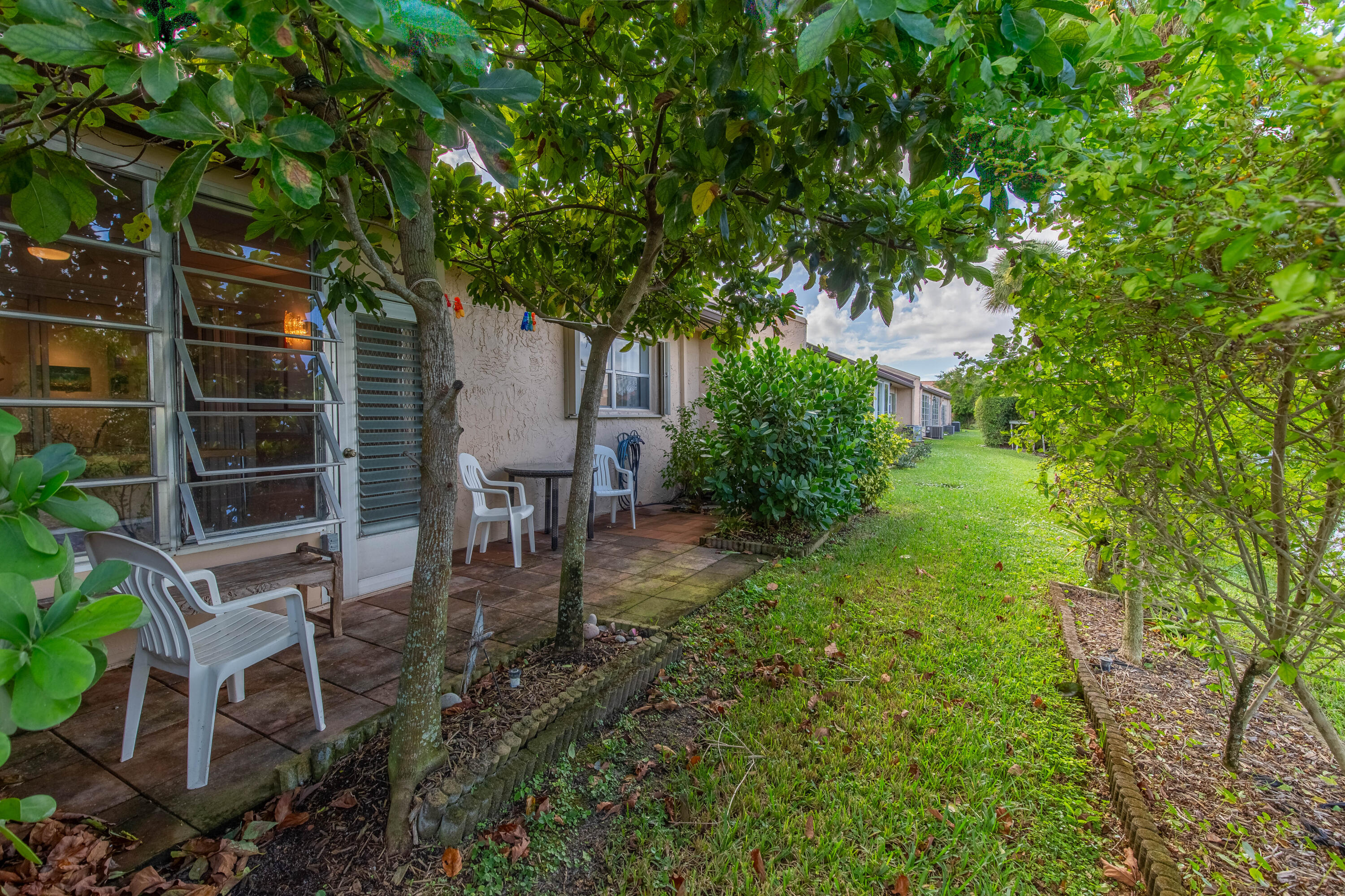 GOLDEN LAKES VILLAGE COND - Residential