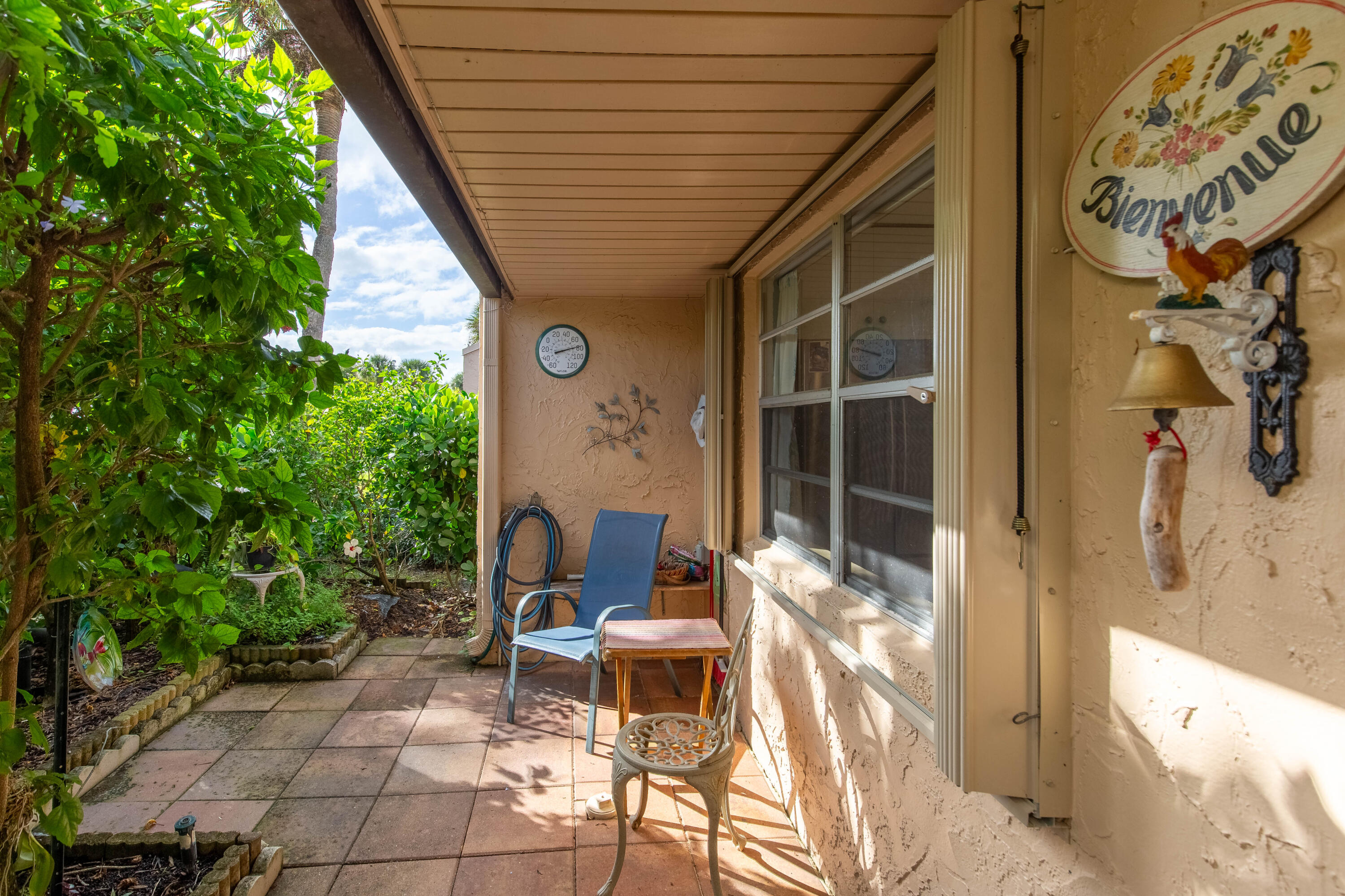 GOLDEN LAKES VILLAGE COND - Residential