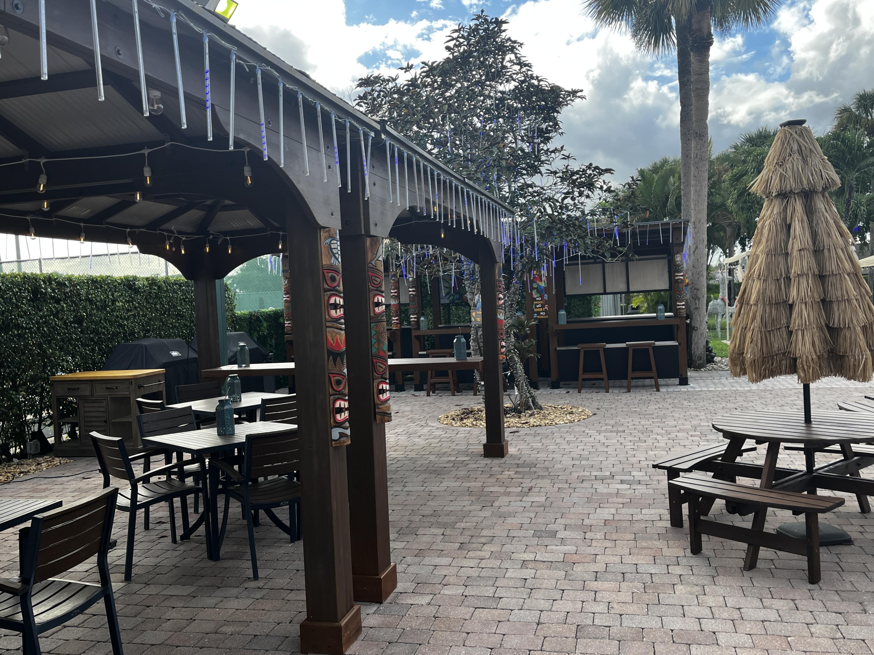 GOLDEN LAKES VILLAGE COND - Residential