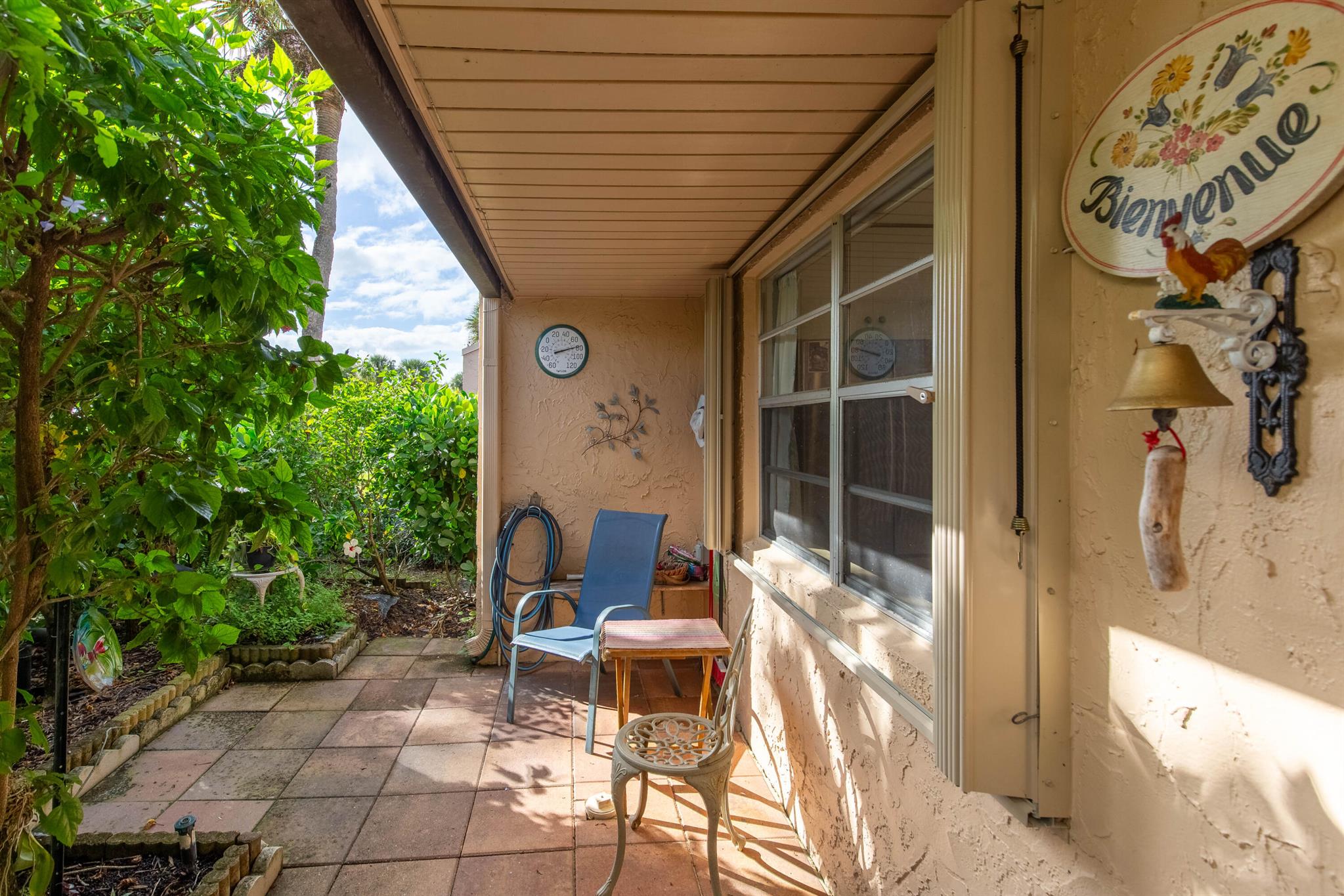 GOLDEN LAKES VILLAGE COND - Residential