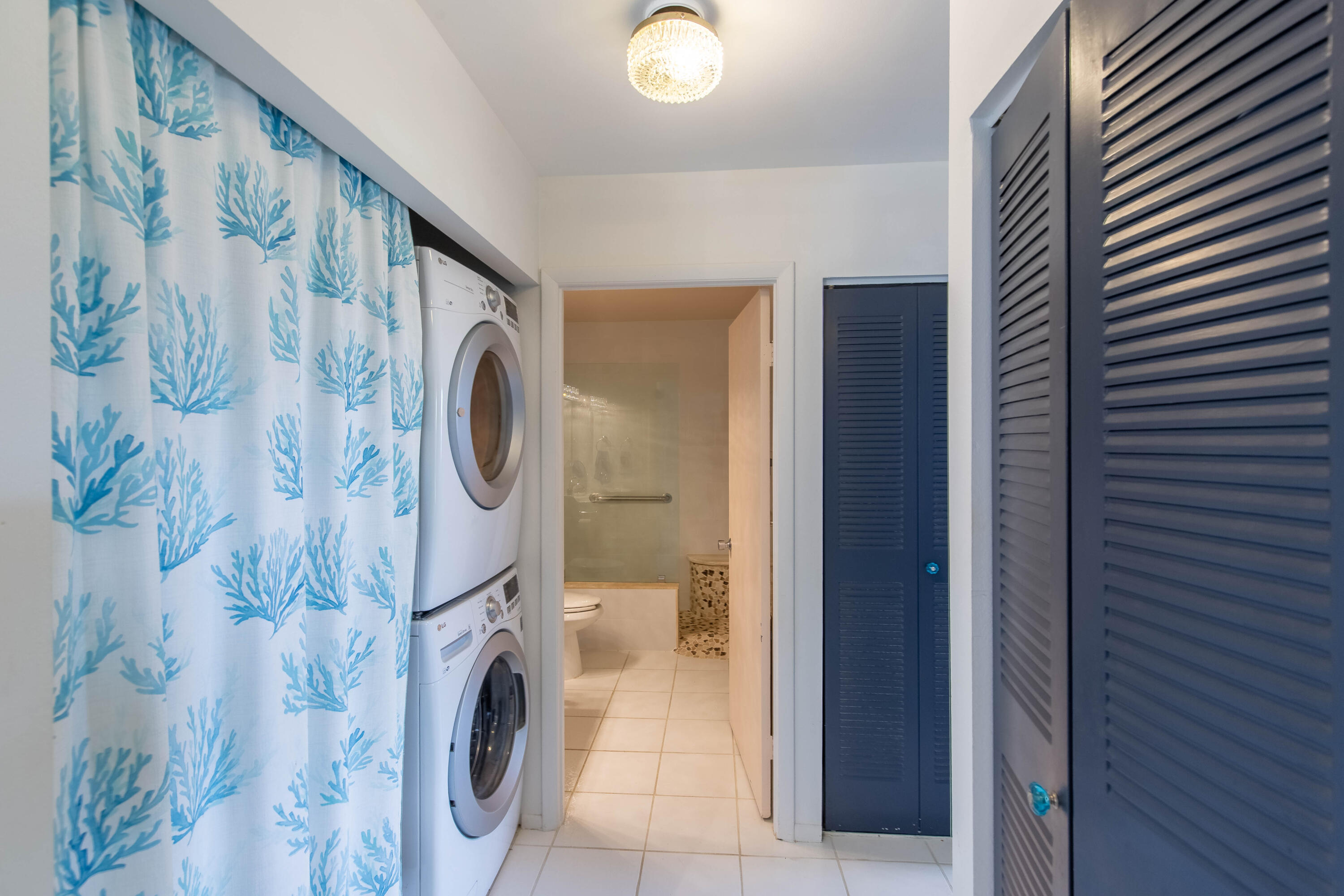 GOLDEN LAKES VILLAGE COND - Residential