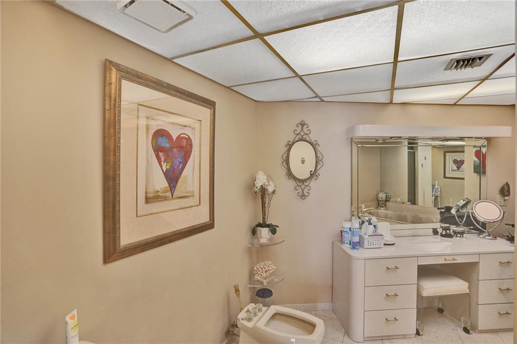 Overlook Condominium - Residential