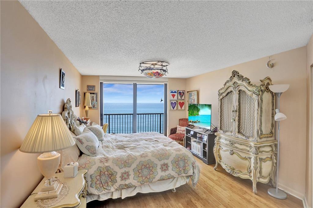 Overlook Condominium - Residential