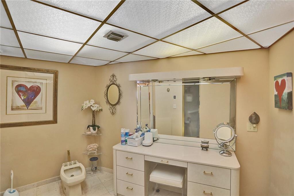 Overlook Condominium - Residential
