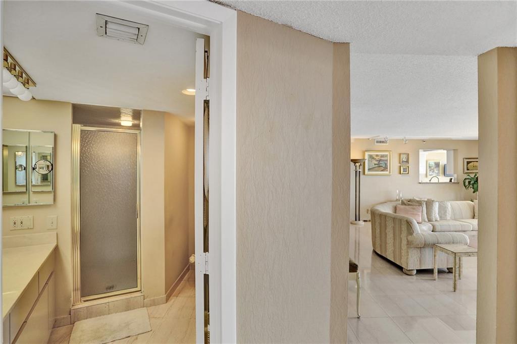Overlook Condominium - Residential