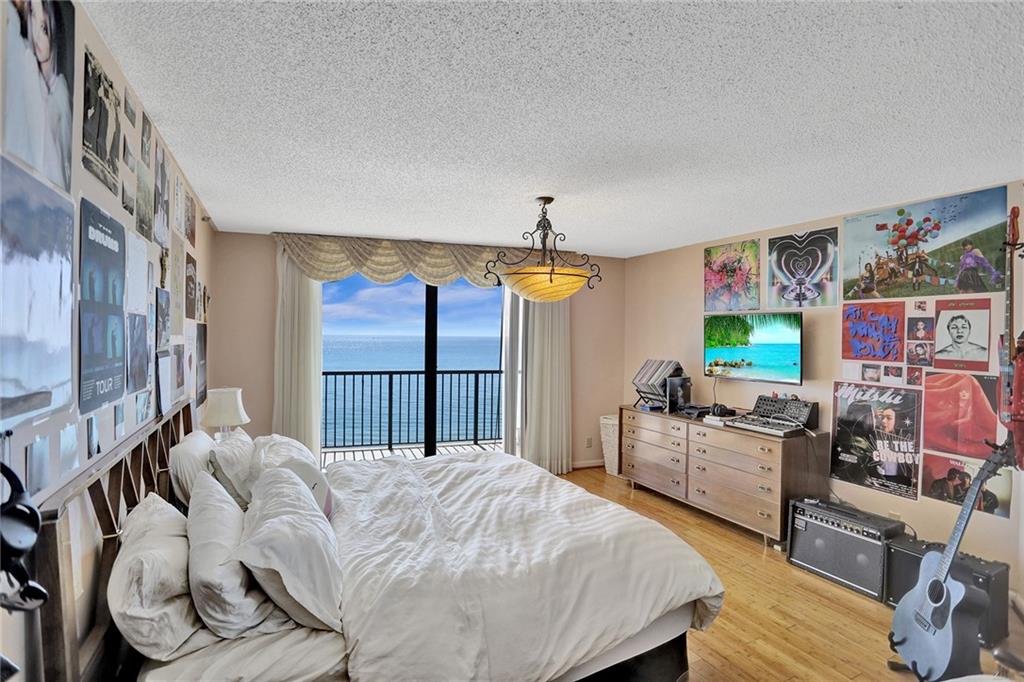 Overlook Condominium - Residential