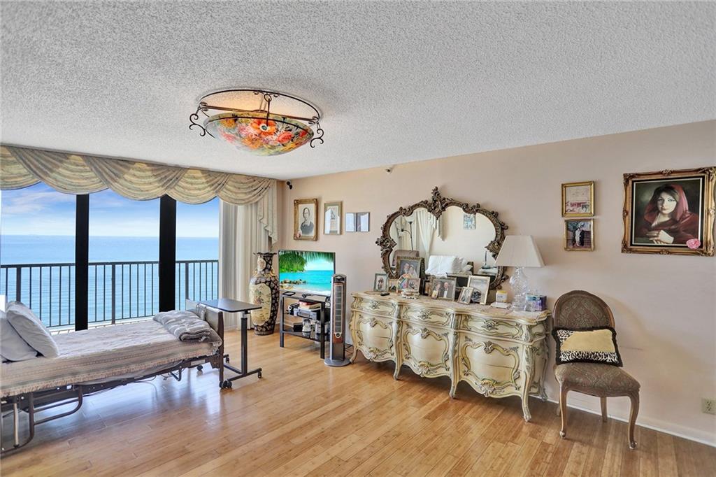 Overlook Condominium - Residential