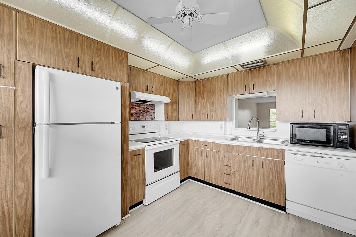 2502 Antigua Terrace J4