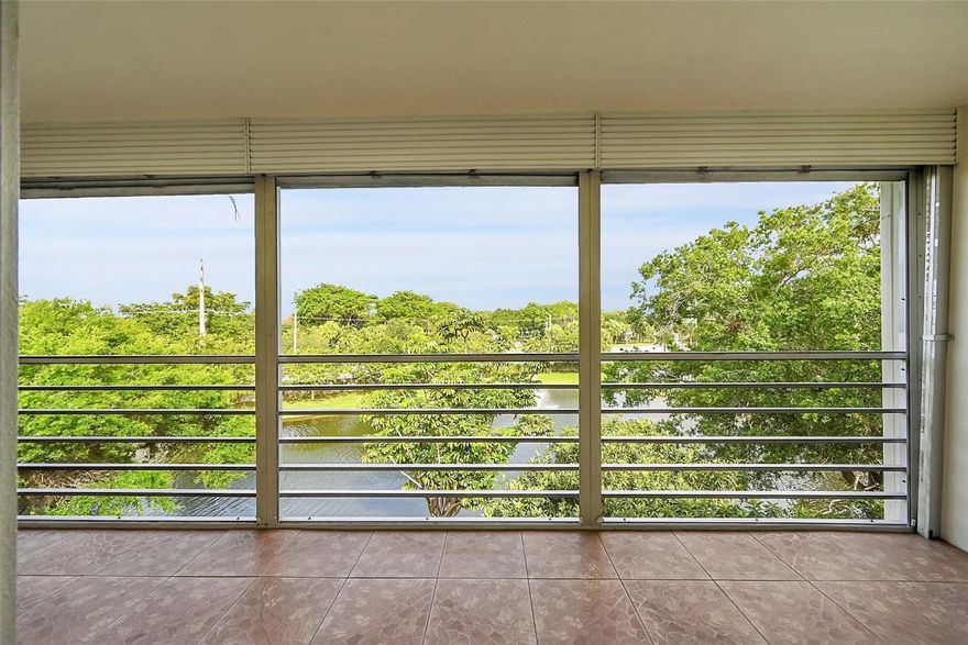 PRICED FOR A QUICK SALE!. LOOK NO MORE!. THIS 2BEDROOM/2BATH HAS A BEAUTIFUL LAKE/FOUNTAIN VIEW FROM THE LIVING ROOM. VINYL FLOORS THROUGH-OUT (NO CARPET) . NICELY PAINTED. WYNMOOR VILLAGE IS A 55+ COMMUNITY WITH TONS OF AMENITIES LIKE: TENNIS/PICKLEBALL COURTS, POOLS, GYM, RESTURANT, THEATER, FREE BUS TRANSPORTATION, AND MUCH MORE. ASSOC REQUIRES 20% DOWN & 1 OCCUP 55+ VACANT/CLICK ON SHOWING ASSIST